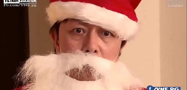  Damn this guy is very handsome in SantaClaus suit Check it out !!!!!